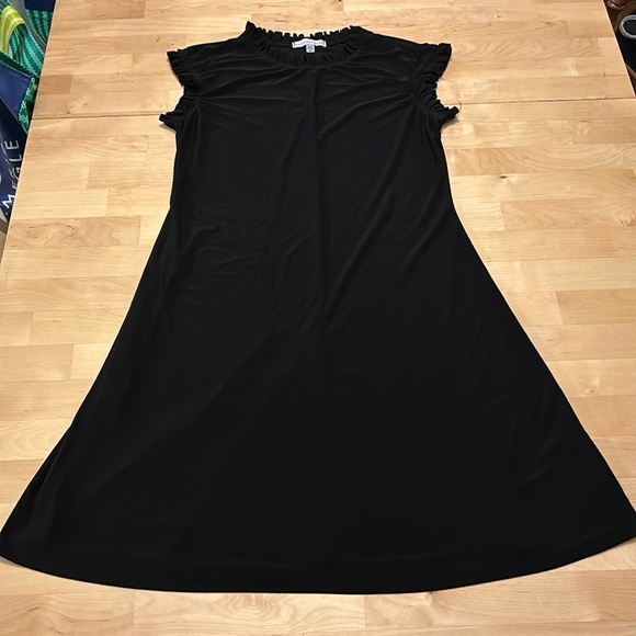 Annalee + Hope Dresses & Skirts - Annalee + Hope Little Black Dress With Little Ruffled Sleeves Size Medium
